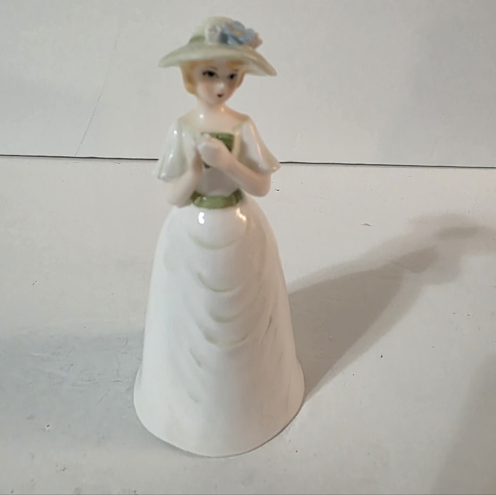 Mauri Masterpiece Lady Figurine Bell Enesco 1979
